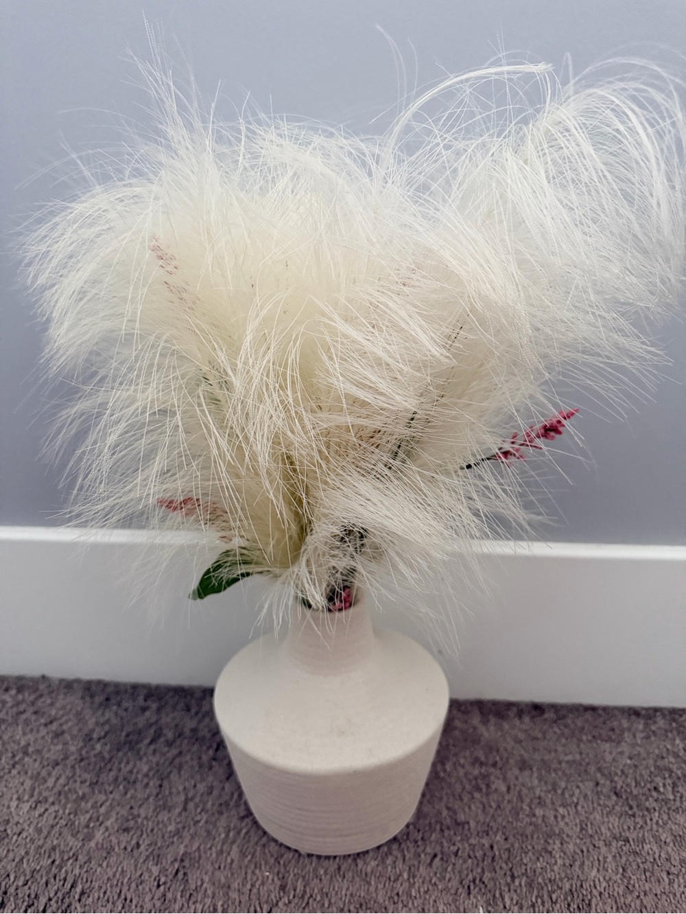 Fluffy Ivory Feather Bouquet in Ceramic Vase